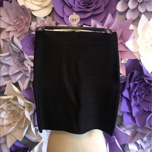 Fitted black skirt